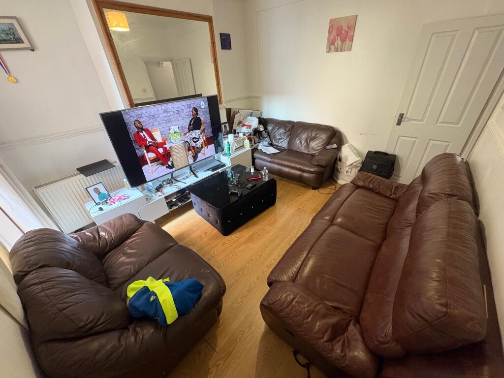 House in Northampton, Semilong - More