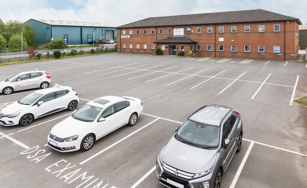 Front / Parking