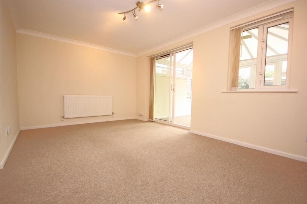 Saffron Way, Whiteley photo 4
