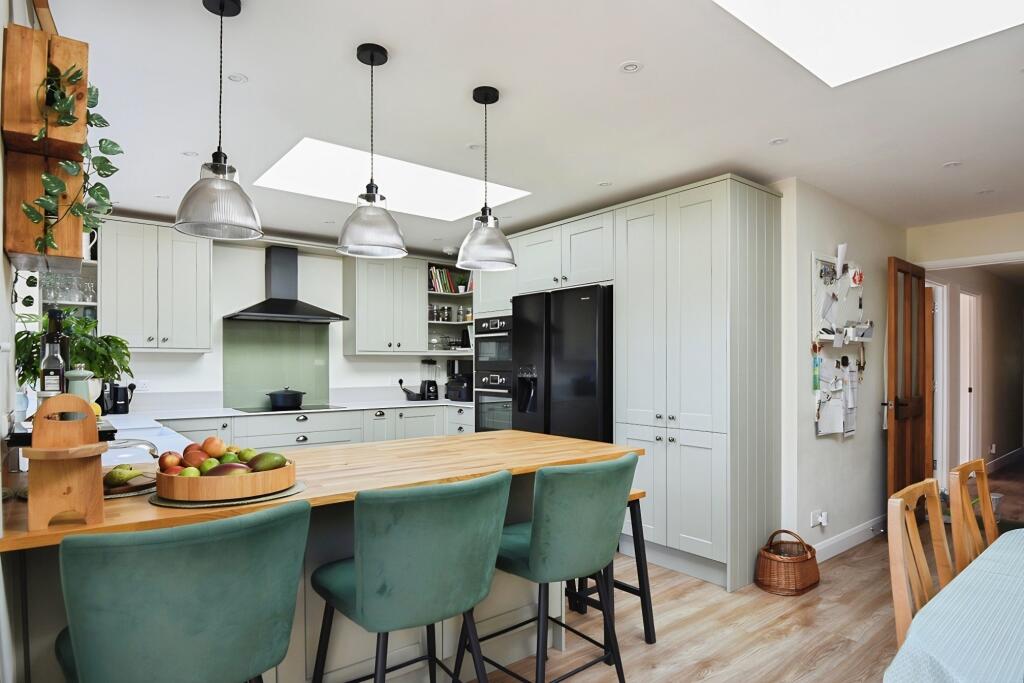 House in Southampton - More