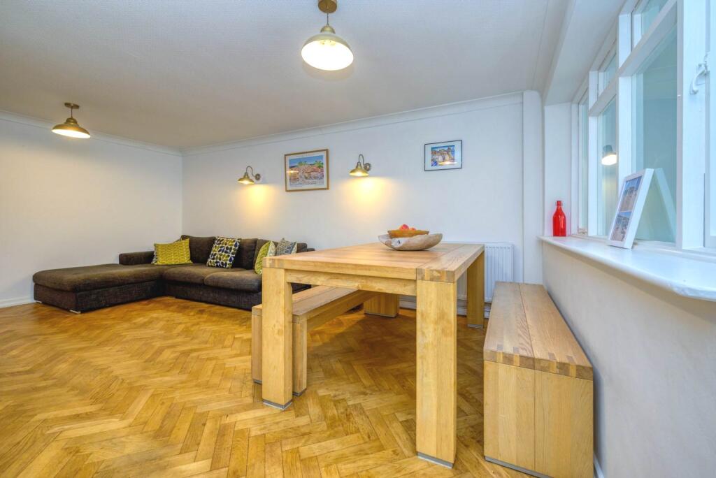 House in Reading, Caversham - More