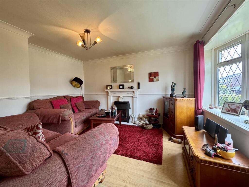 Burton Acres Mews, Highburton, HD8 0RE photo 3