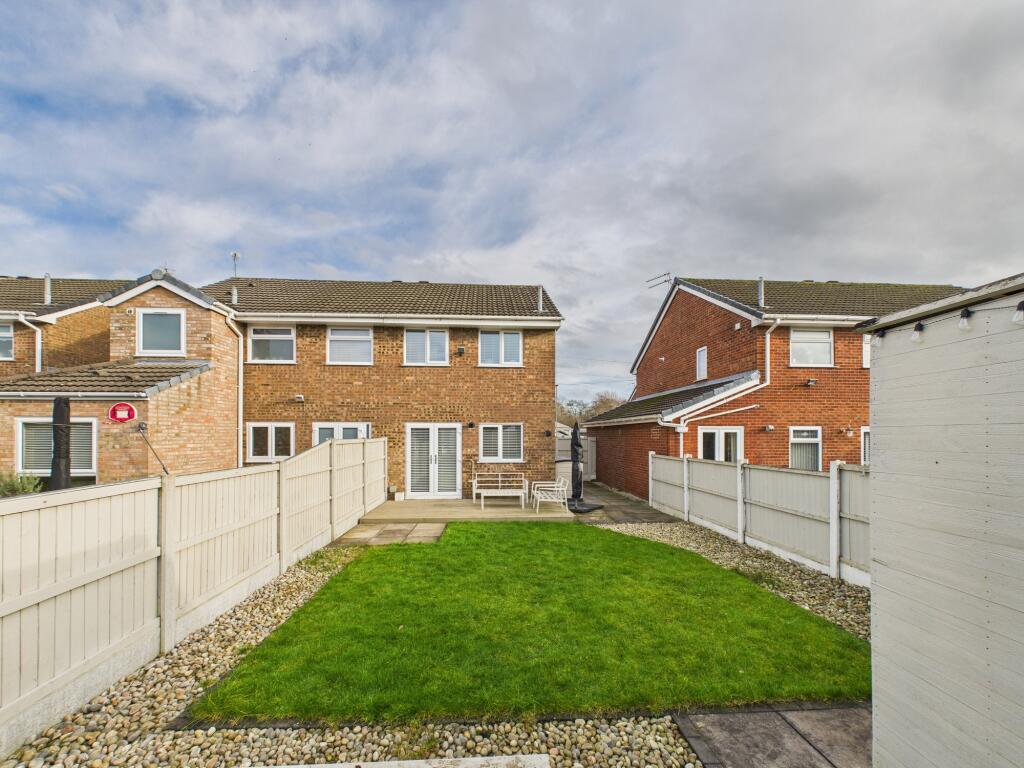 Gleneagles Drive, Haydock, WA11 photo 2