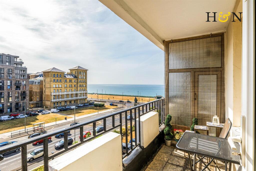 Apartment in Hove, Brunswick - View 3