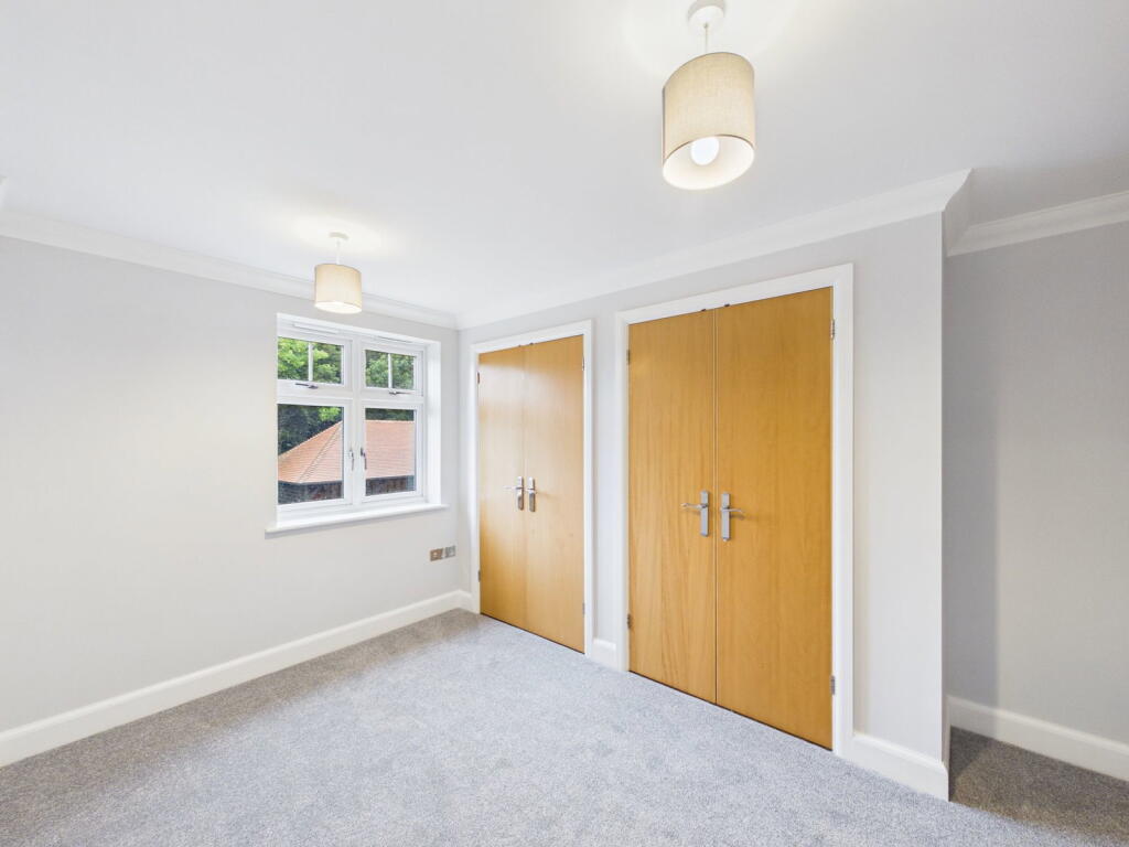 Apartment in Worthing, West Sussex - More