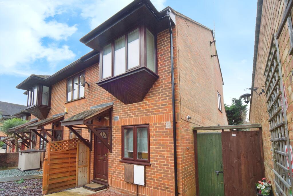 Main image of property: Avenue Road, London, N12