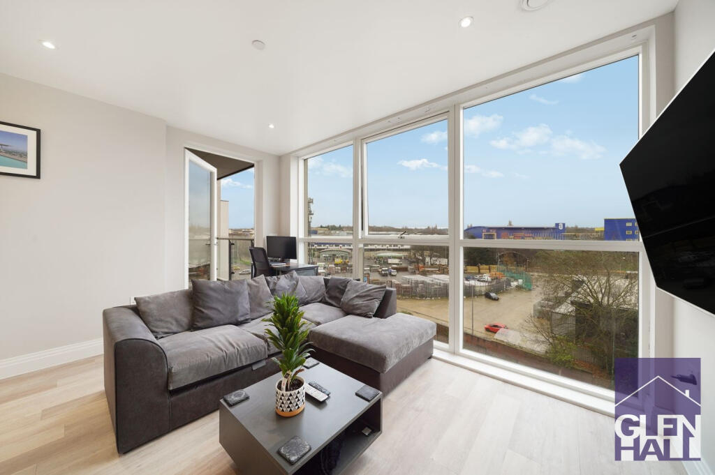 Main image of property: 6A Station Road,  London, N11