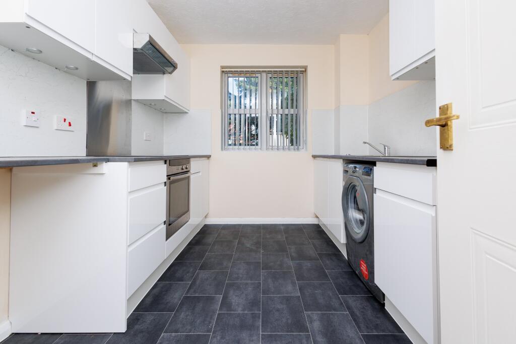 Apartment in Bournemouth, Boscombe - View 2