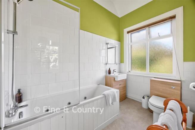 En-Suite Bathroom