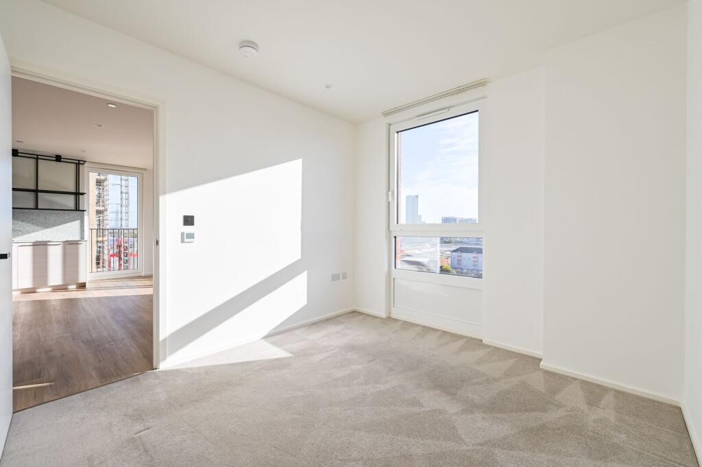 Heron Wharf, Poplar, London, E14 - More
