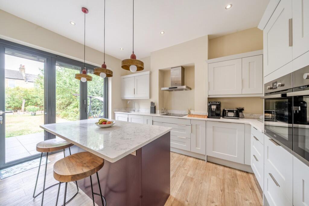 House in London - View 5