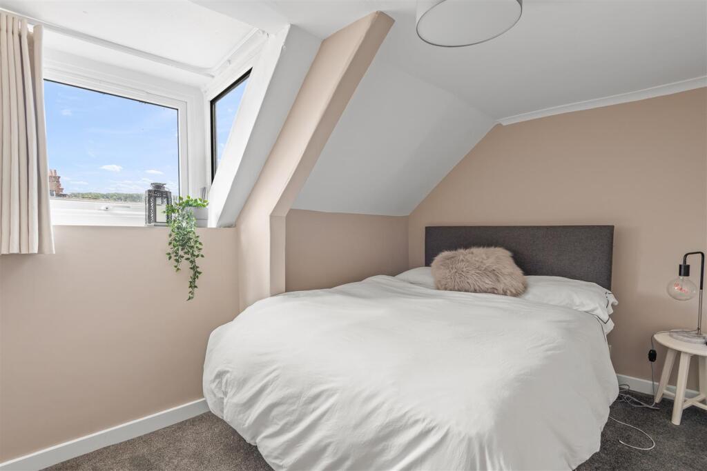 Apartment in Exeter - More