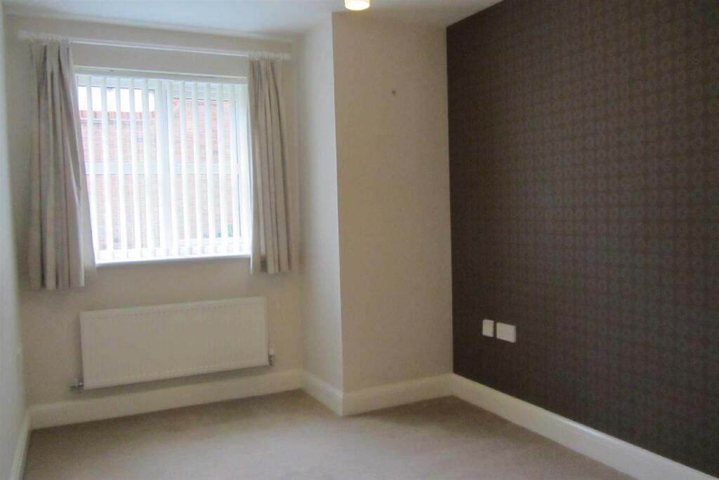 Shottery Close, Redditch photo 5