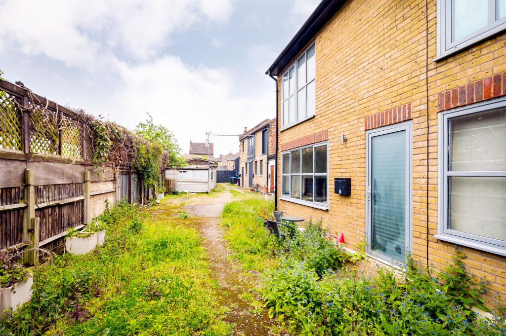 Main image of property: Cinnamon Mews, Palmers Green, N13