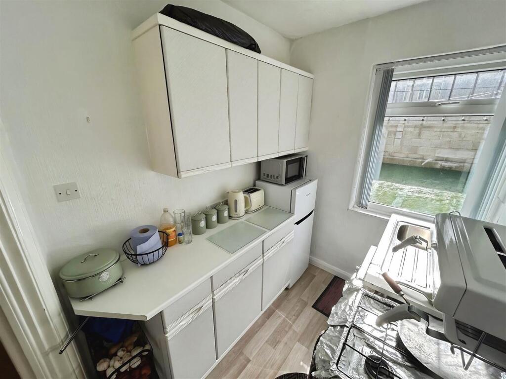 Additional image 5 of Lesmere Grove, Bradford