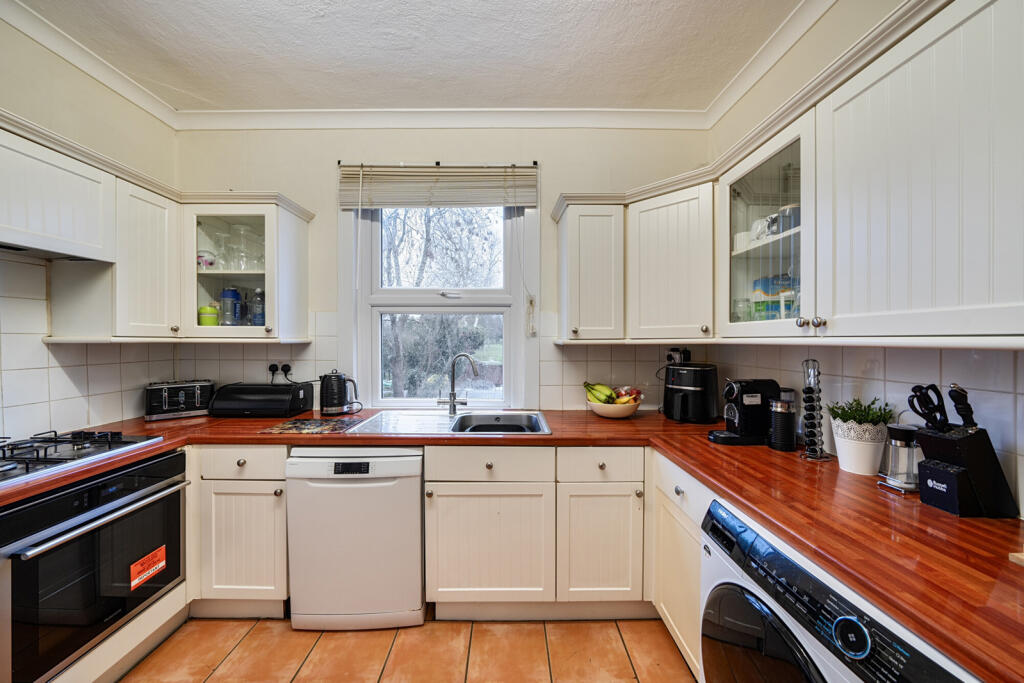 Apartment in London - View 5
