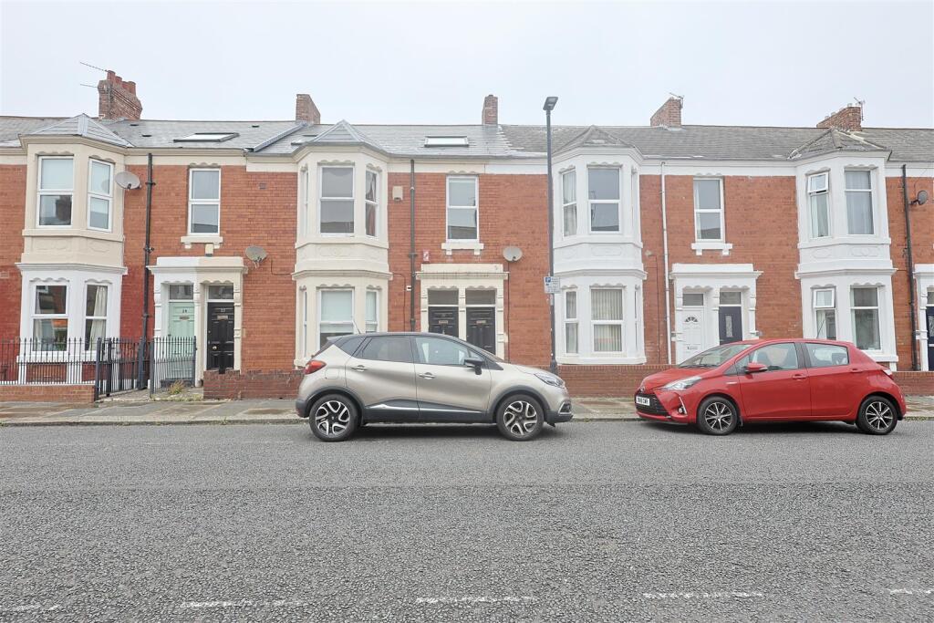 Apartment in Newcastle upon Tyne - View 3
