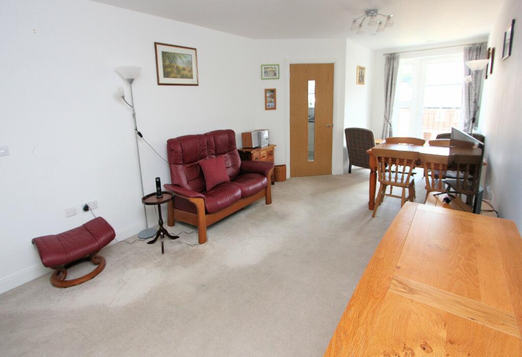 Lowe House, Knebworth, Hertfordshire, SG3 photo 4
