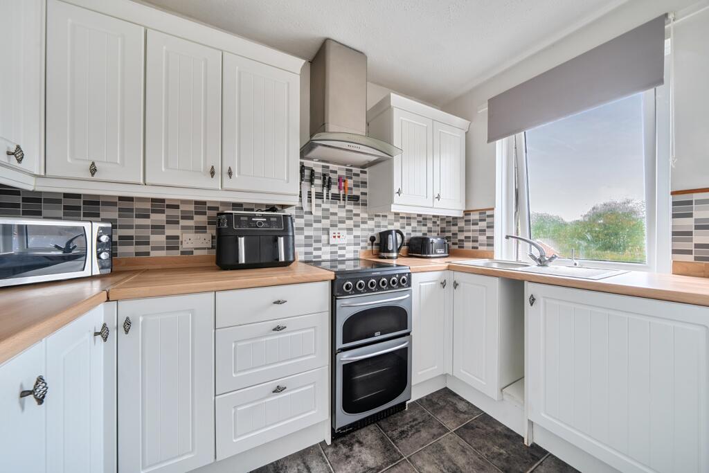 Apartment in Bromley - View 3