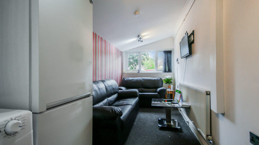 4 bedroom semi-detached house for rent