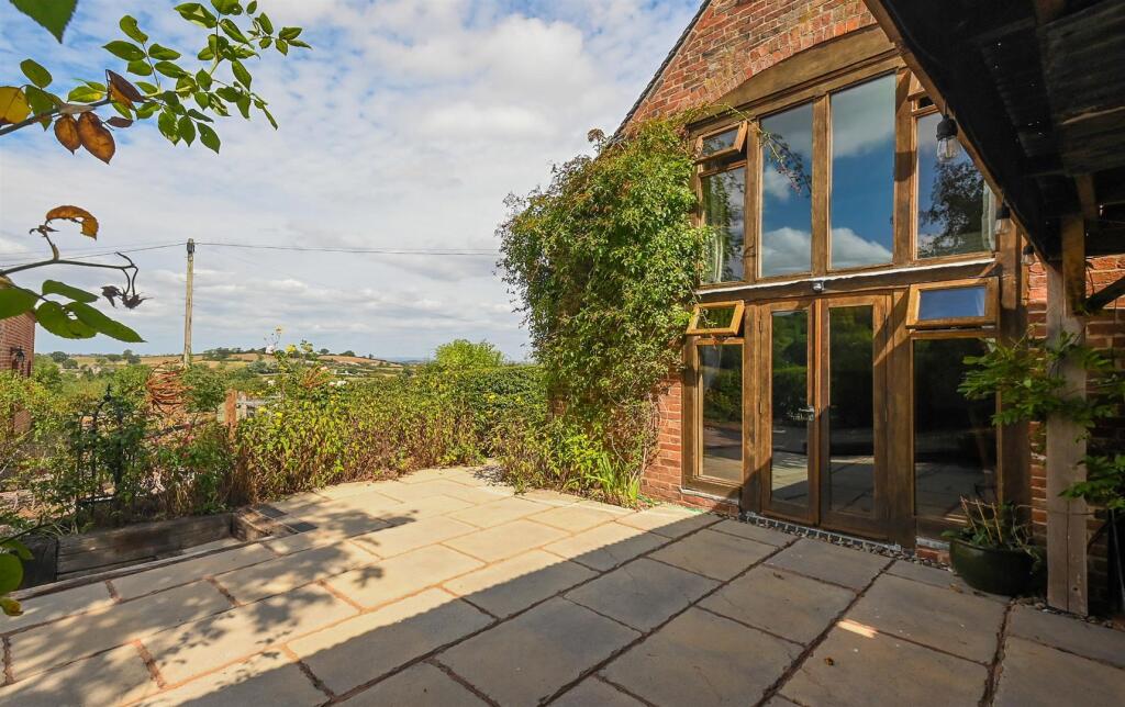 House in East Staffordshire, Marchington - View 5