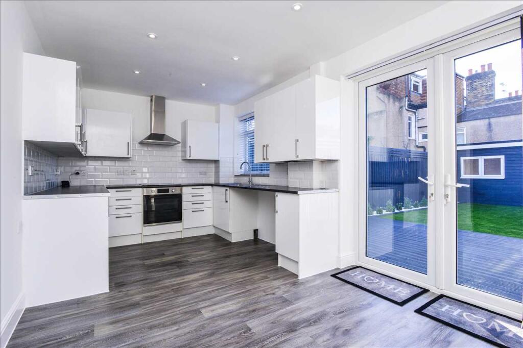 House in London, Dacre Park Estate, Blackheath - View 3