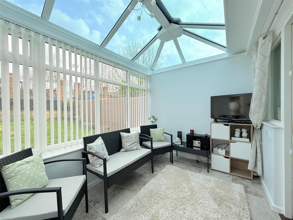 Station Road, Mossley photo 3