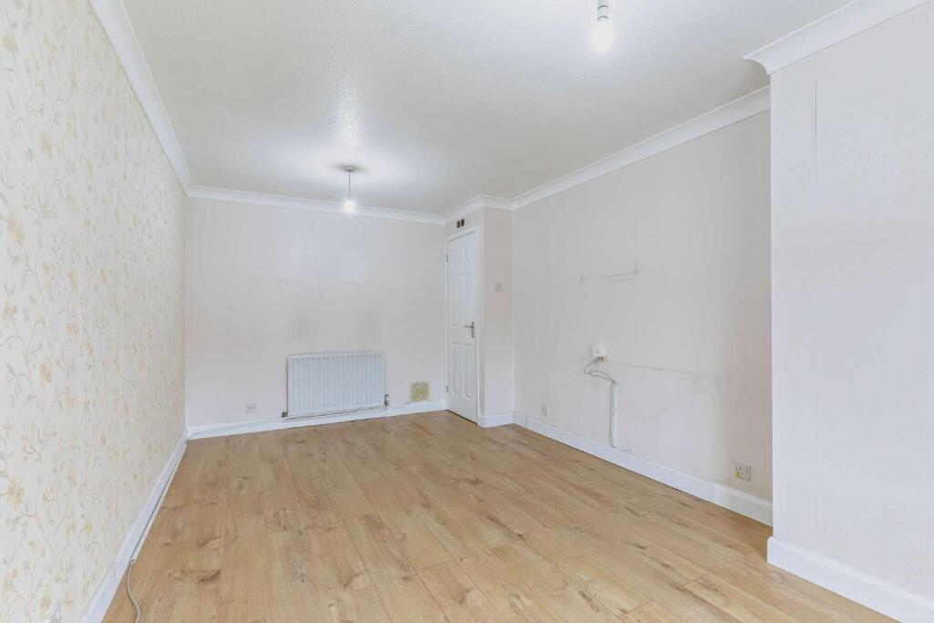 House in Woking, Goldsworth Park, Knaphill - View 4