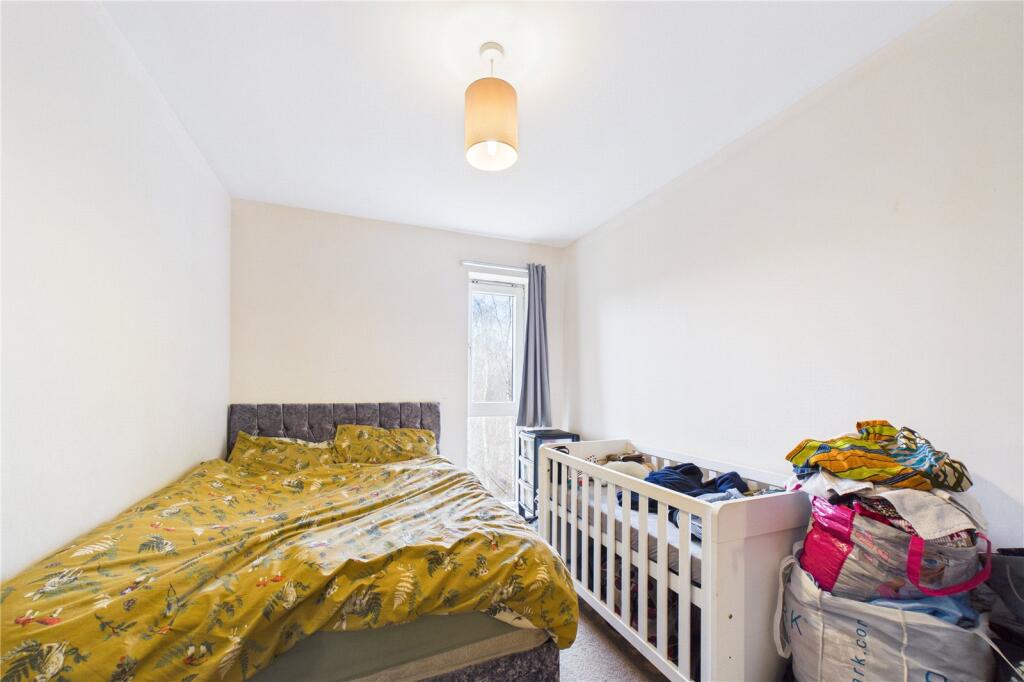 Apartment in Crawley, West Sussex - More