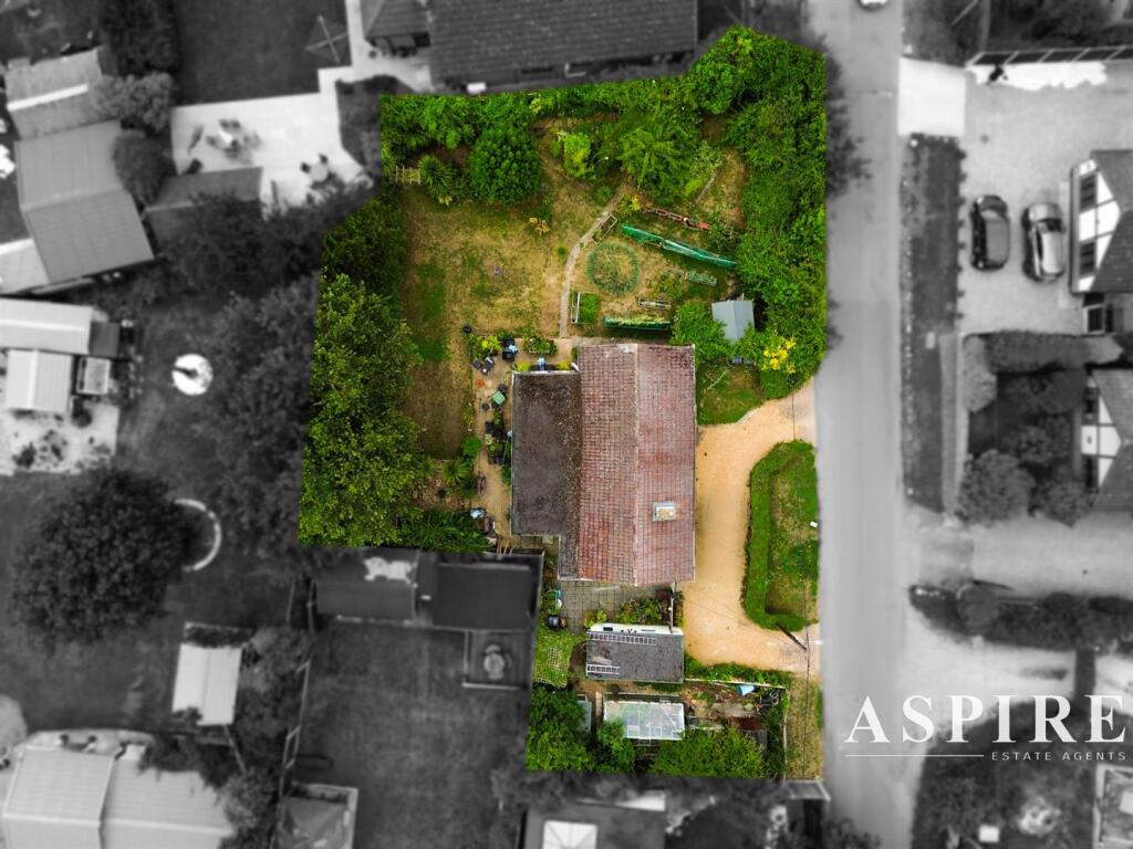 Sugden Avenue, Wickford photo 3