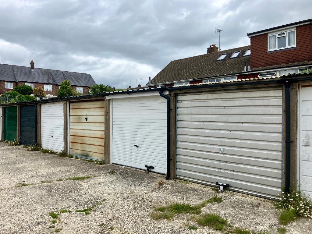 Breach Close, Steyning, West Sussex, BN44 3RZ - More