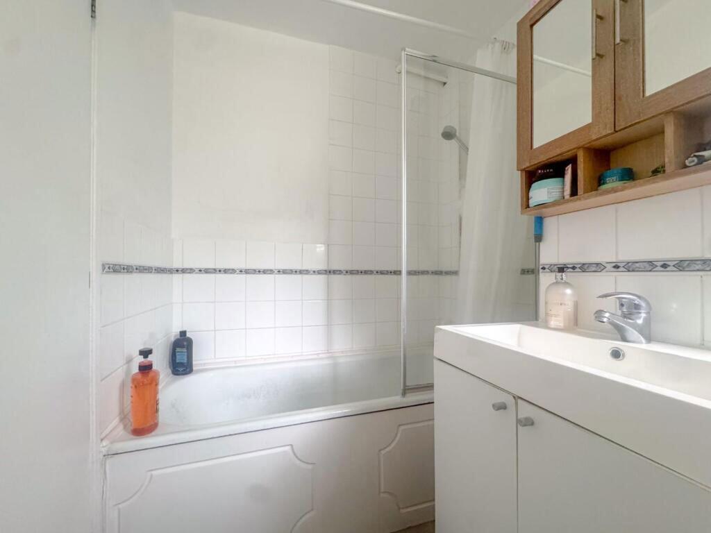 Apartment in East Hertfordshire, Hertford - View 5