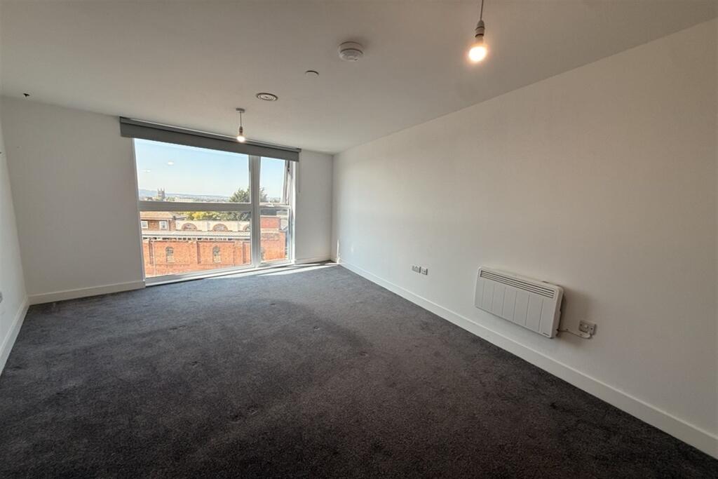 Apartment in Worcester, Worcestershire - More