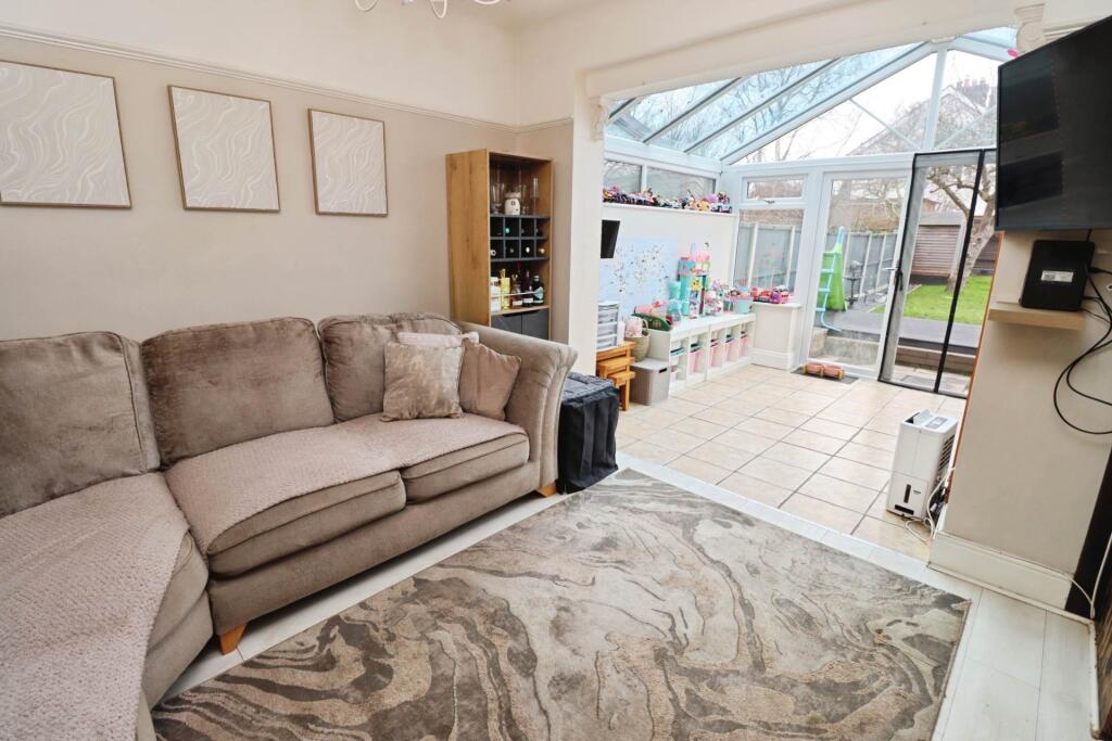 Raeburn Avenue, Bromborough photo 2