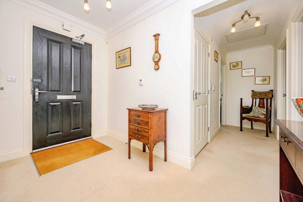 Apartment in St Albans - More