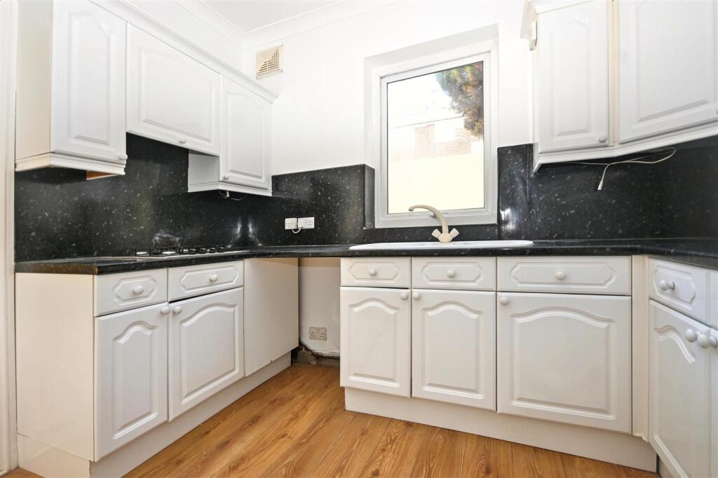 Apartment in Eastbourne, East Sussex - More