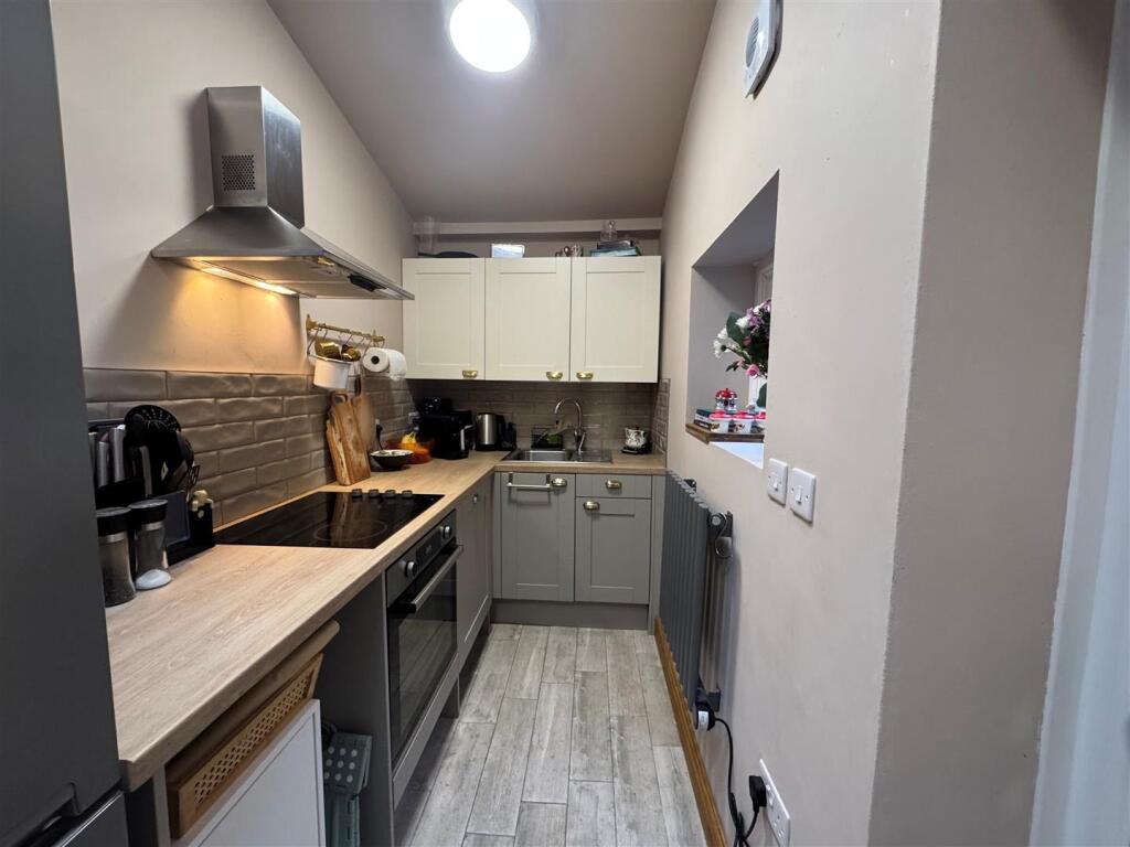 House in Huddersfield - View 2