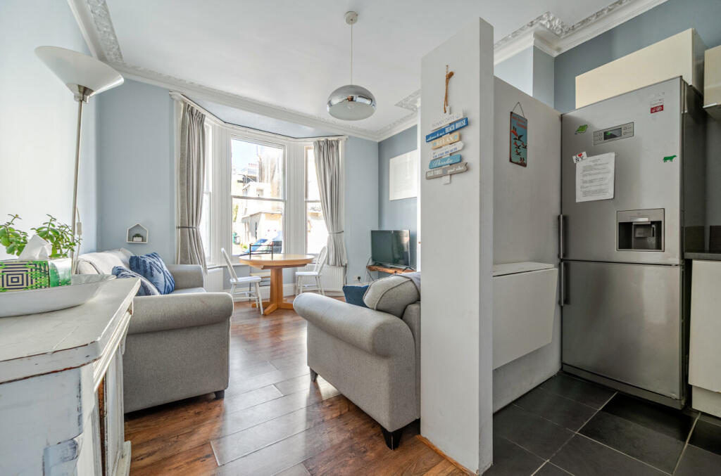 Apartment in Brighton, Round Hill - More