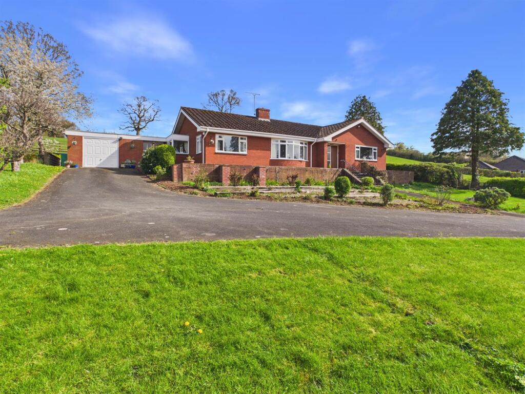 Main image of property: Cilcewydd, Welshpool