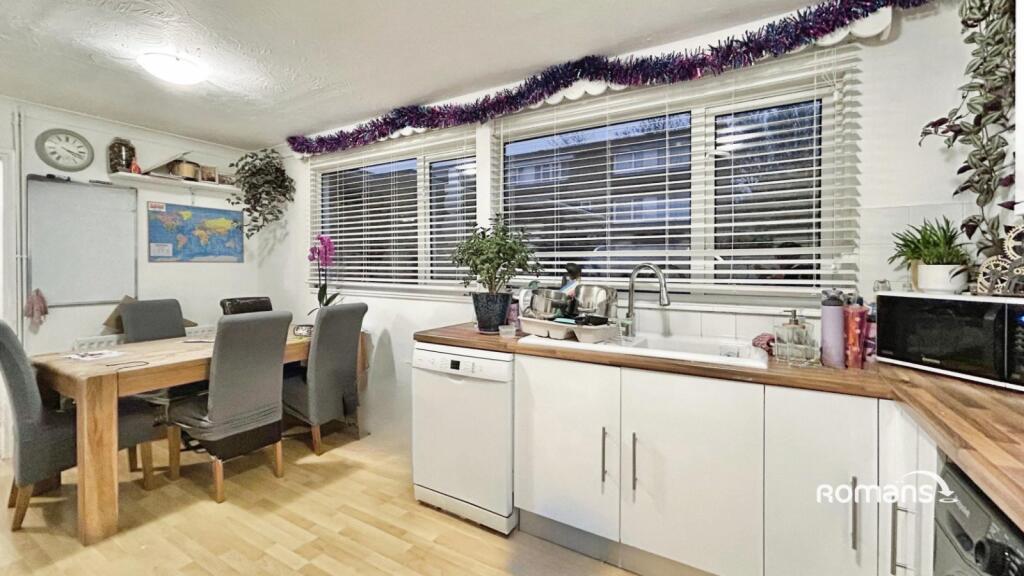 House in Basingstoke and Deane, Buckskin - View 2