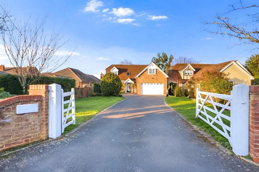 4-bed detached on Slough Road, Brantham, £675,000