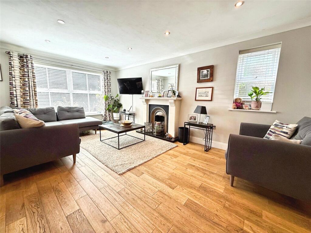 House in Crowthorne, Oakham Park, Wokingham - View 3