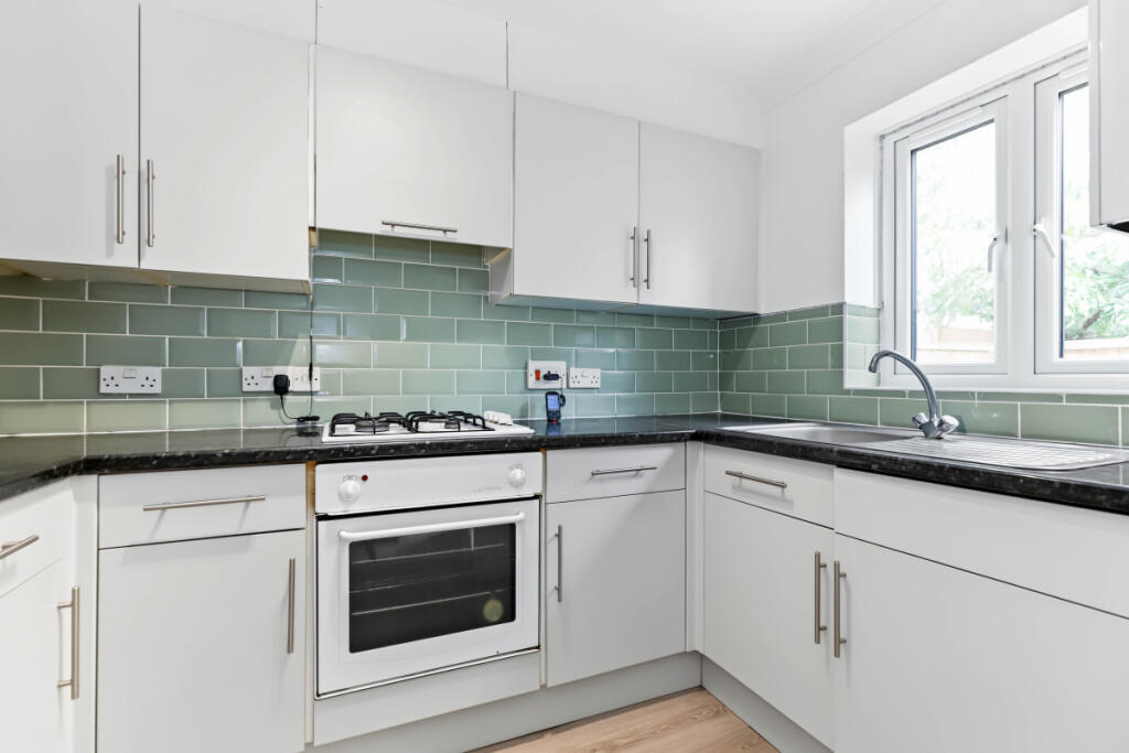 Apartment in Oxford, Barton - View 4
