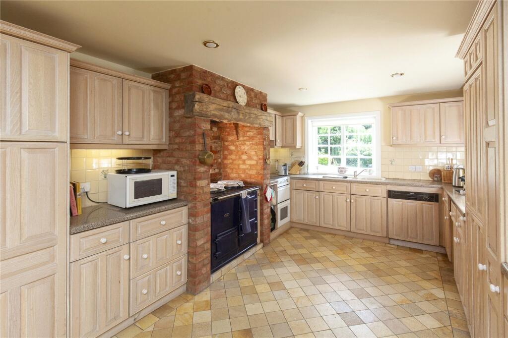 House in Salisbury, Bemerton Heath - More