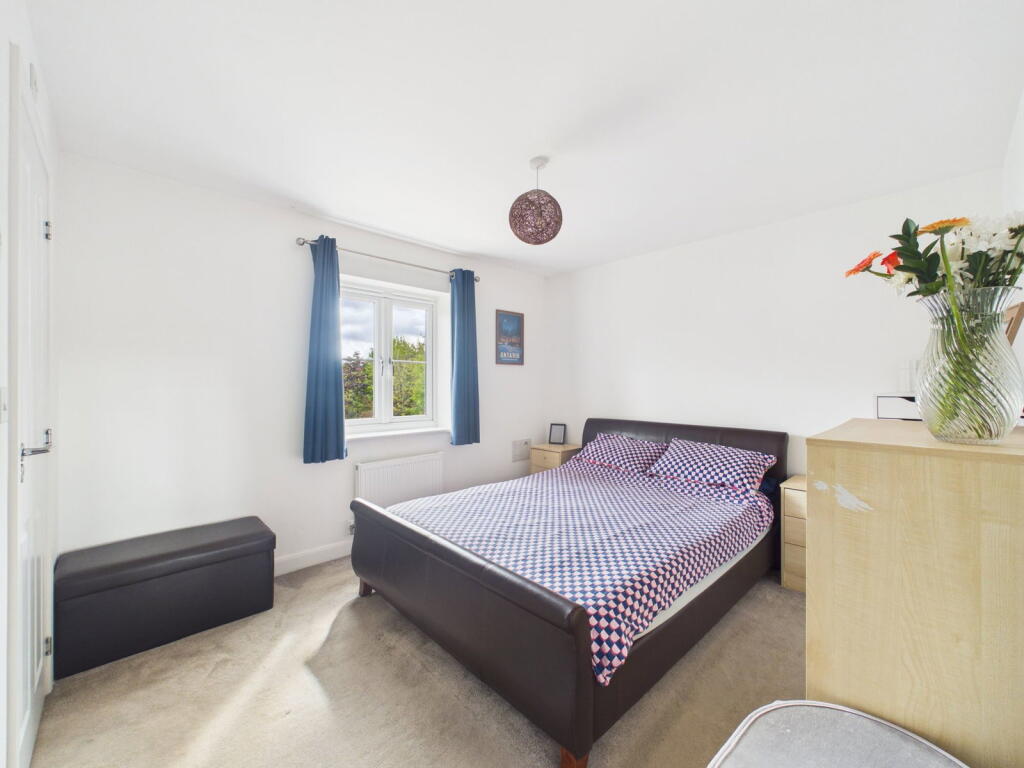 House in Horsham, Broadbridge Heath - More