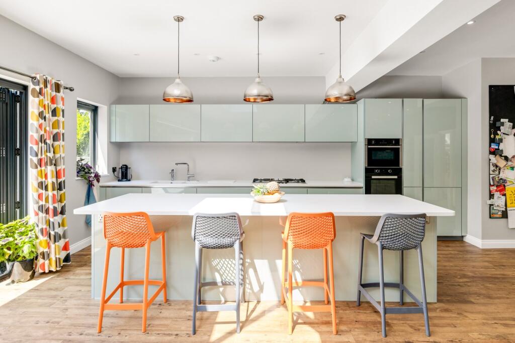 House in Folkestone, Morehall - More
