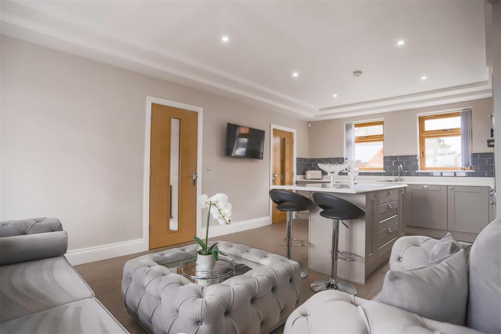 Oxcliffe Road, Heaton With Oxcliffe image 4