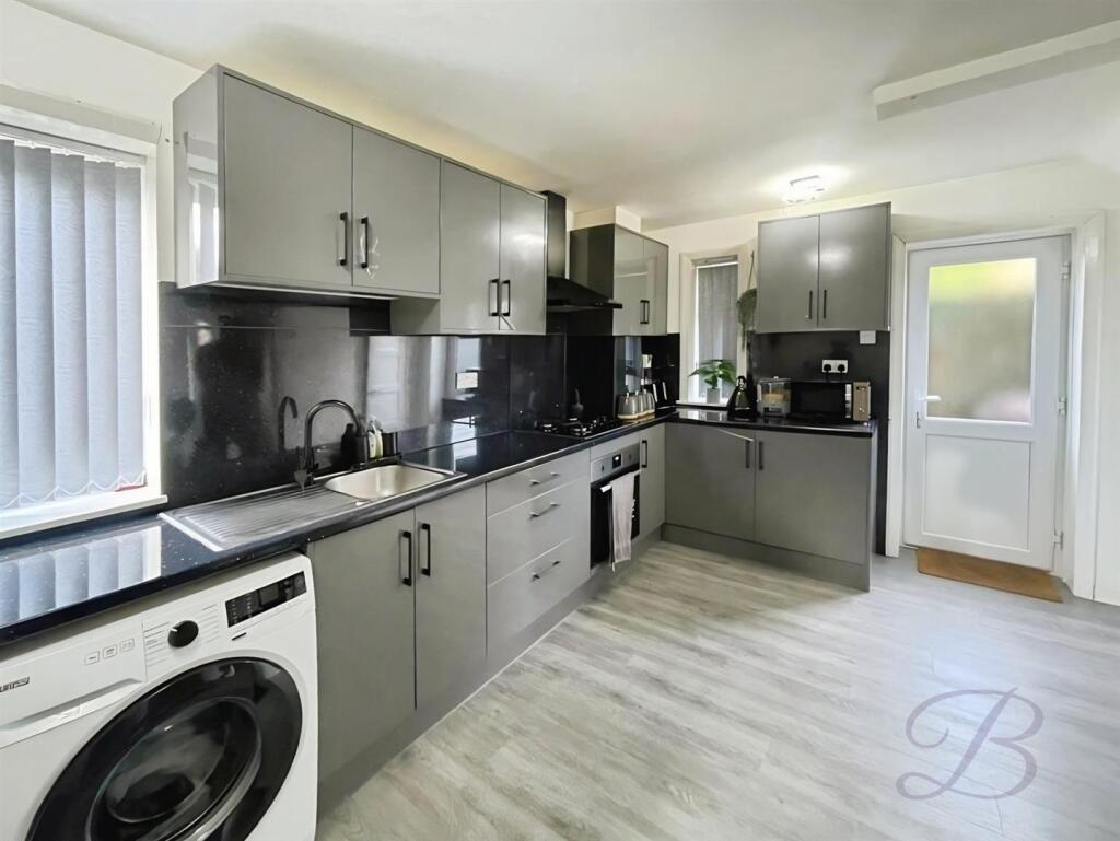 House in Mansfield, Warsop - View 3