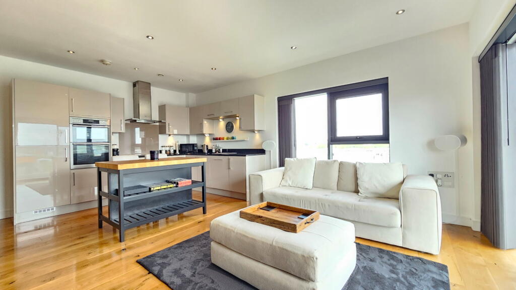 Southmead House, Kingman Way, Newbury RG14 7FY photo 4