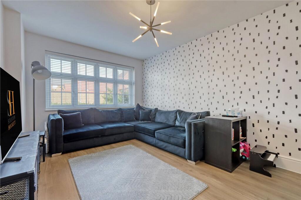 Dixon Mews, Langdon Hills, SS16 photo 3